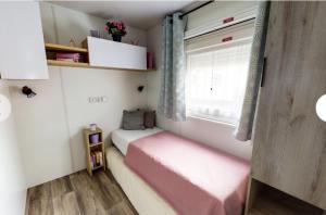 Maisons de vacances Mobil-Home Camping 4* Landes Lac et Ocean 6 a 8 p. : photos des chambres