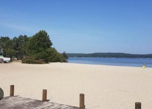 Maisons de vacances Mobil-Home Camping 4* Landes Lac et Ocean 6 a 8 p. : photos des chambres