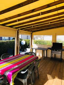 Maisons de vacances Mobil-Home Camping 4* Landes Lac et Ocean 6 a 8 p. : photos des chambres