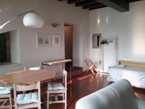 Artemisia Antique Rooms Fara