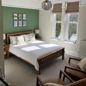 King Room with Garden View room in The Devonian