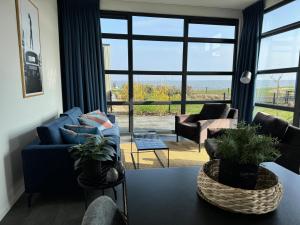 Enkhuizer Strand Chalet Strandpanorama Zweite Reihe mit Zaun Hausnr 203
