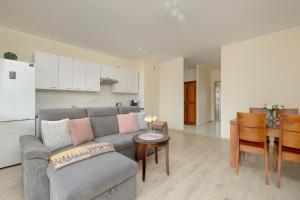 Wilczak Spacious Apartment with FREE GARAGE Poznań by Noclegi Renters