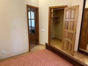 Апартаменти 3-кімнатні, м. Майдан Незалежності