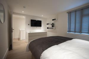 Luxury 6 Bed near city centre with Cinema Room & games room plus 5 bathrooms