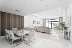 Nasma Luxury Stays - Luxurious Villa with Private Pool & Close to Beach