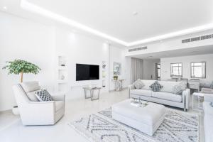 Nasma Luxury Stays - Luxurious Villa with Private Pool & Close to Beach