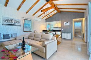 Modern villa Gloria Vita with pool in Novigrad