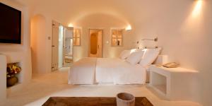 Premium Spa Room with Indoor Hot tub & Caldera View room in Kapari Natural Resort