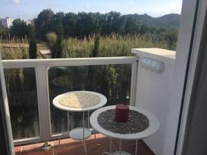 APARTAMENTO EN FUENGIROLA CON PARKING Y PISCINA.