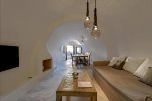 Kapari Honeymoon Suite with Private Indoor & Outdoor Hot tub room in Kapari Natural Resort