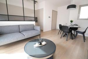 Modern 7th-floor apartment with city view (FORM_G2)