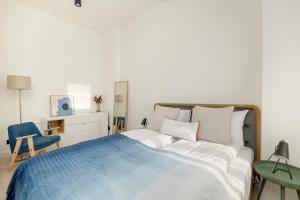 Minimalist Bright Apartment Kopernika near Old Town in Poznań by Noclegi Renters