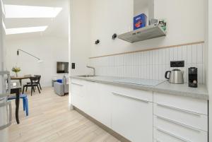 Minimalist Bright Apartment Kopernika near Old Town in Poznań by Renters