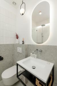 Minimalist Bright Apartment Kopernika near Old Town in Poznań by Renters