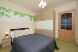 Apartment with Balcony for 2 People in Warsaw by Noclegi Renters