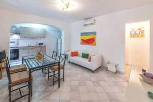 Ischia-Forio-Punta Caruso-La Grille du coq-villa 2 il prezzo della villa è riferito allintero alloggio con il limite delle persone previste n 4