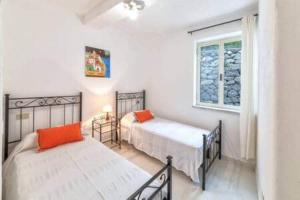 Ischia-Forio-Punta Caruso-La Grille du coq-villa 2 il prezzo della villa è riferito allintero alloggio con il limite delle persone previste n 4