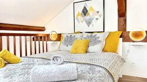Appartements Yellow Home-by So'SerenityHome-balcon vue montagne-mezzanine : photos des chambres