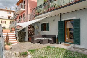 Casa Galya with private patio by GardaDoma