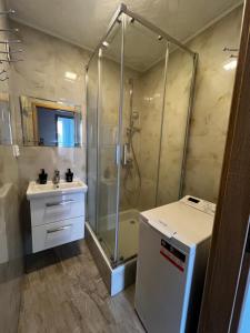 Hoa Stay - metro station Pankrac