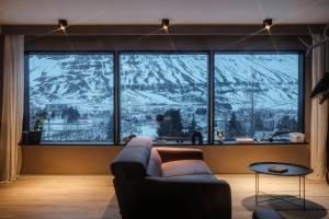 Botnahlid Villa, Mountain and Town views and outdoor Sauna