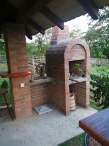 Taćina i Dokina kolibica