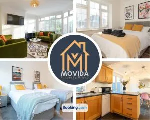 Large Modern 6 Bedroom House By Movida Property Group Short Lets & Serviced Accommodation With Games Room - Moortown