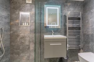 The Old School House - Luxury Themed Apartments