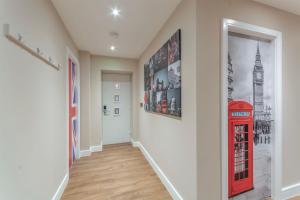 The Old School House - Luxury Themed Apartments