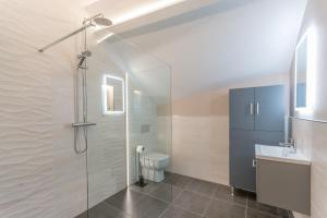 The Old School House - Luxury Themed Apartments