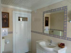 Two-Bedroom House room in Casas do Durão-Memories House