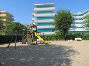 Holiday flat by the pool