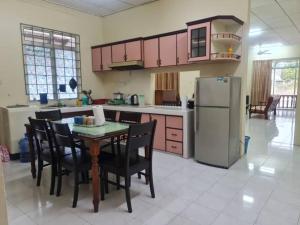 Paka Seaview Inn