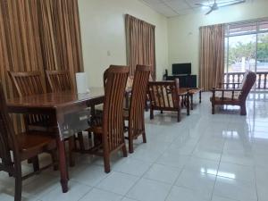 Paka Seaview Inn