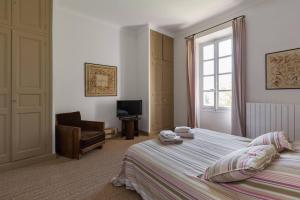 Maisons de vacances Maison de 6 chambres avec piscine privee terrasse et wifi a L'Isle sur la Sorgue : photos des chambres