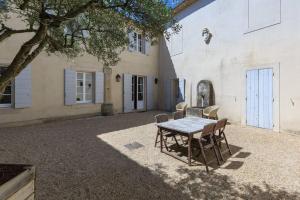 Maisons de vacances Maison de 6 chambres avec piscine privee terrasse et wifi a L'Isle sur la Sorgue : photos des chambres
