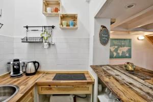 Charming Studio with Bistro Kitchen