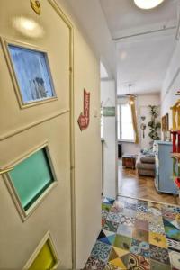 Charming Studio with Bistro Kitchen