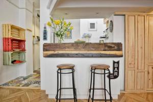 Charming Studio with Bistro Kitchen