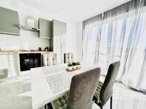 SUNSHINE SUITS - BRAND NEW APARTMENTS