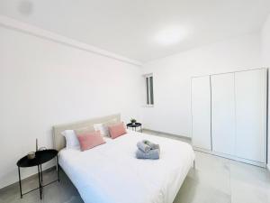 SUNSHINE SUITS - BRAND NEW APARTMENTS