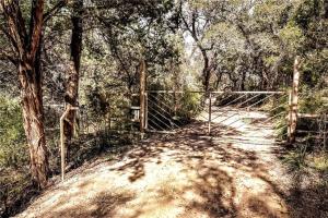 Cozy Cabin w Pvt Heated Pool Under Epic TX Stars