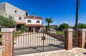 Stone house Graziella Funtana