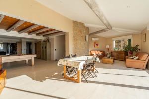 Villas Villa avec tennis & piscine, 10min Aix-en-Provence - Villa Les Vignes : photos des chambres