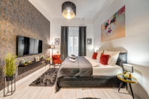 Sweet Dreams at Opera House Downtown