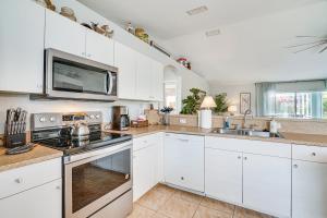 Family-Friendly Cape Coral Paradise with Pool!