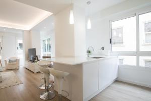 4 bedroom3 baths w AC in near beach!