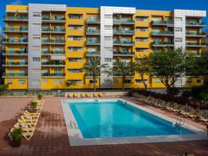 Apartment Abora Garden with terrace, pool, extensive gardens and free parking