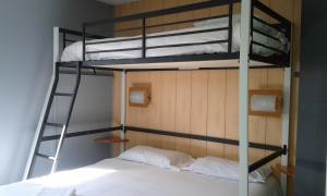 Hotels Fasthotel Carcassonne : Chambre Familiale (2 Adultes + 1 Enfant)